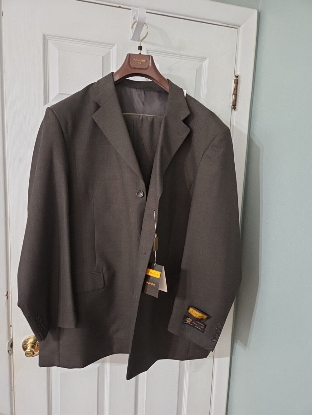 Rossellini Italy Men's 100% Virgin Wool Brown Suit.  54L NWT.